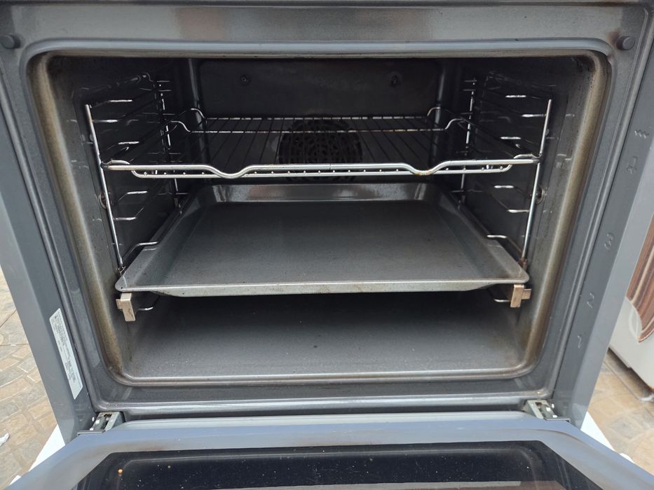 VENDO  Um forno  bosch