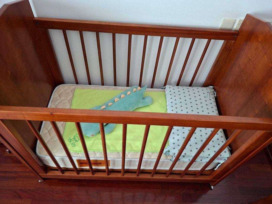 Cama Bebé - Madeira Castanha - Charneca Caparica
