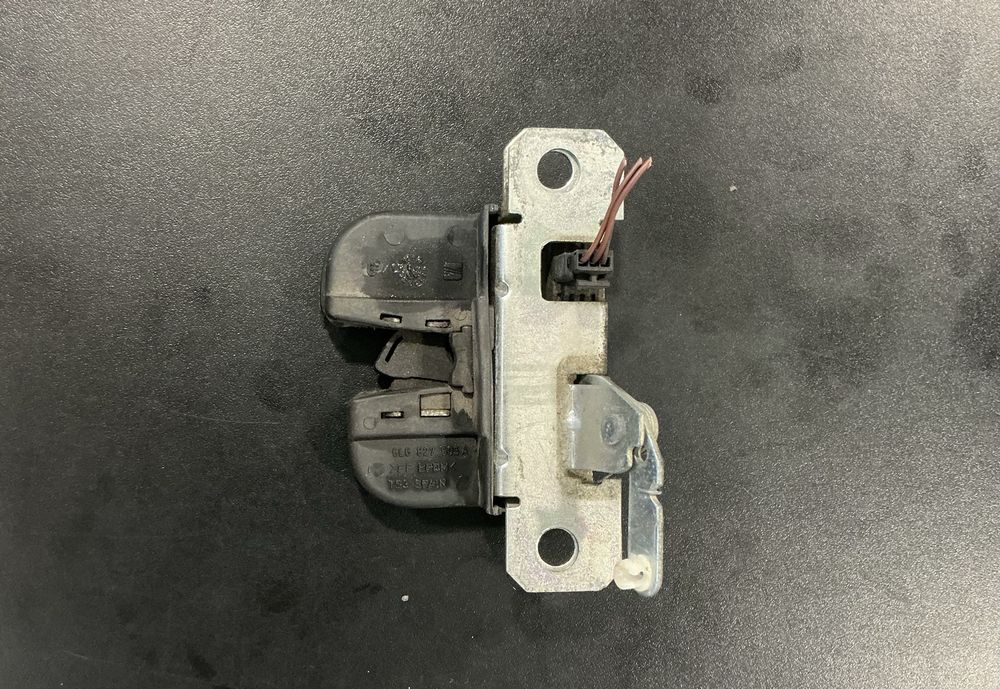 Fecho da mala Seat Ibiza 6L