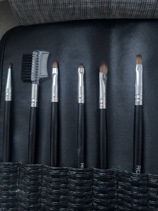 Zestaw pędzli do makijażu w etui roberto giovann