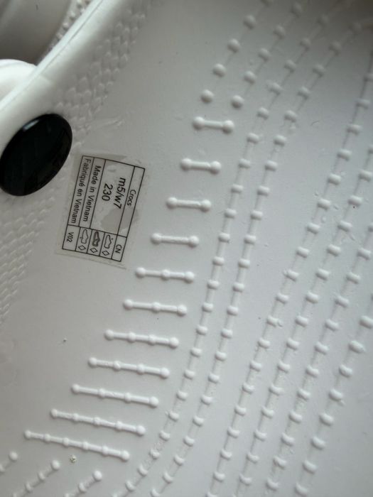 Biale klapki crocs na lato 37-38