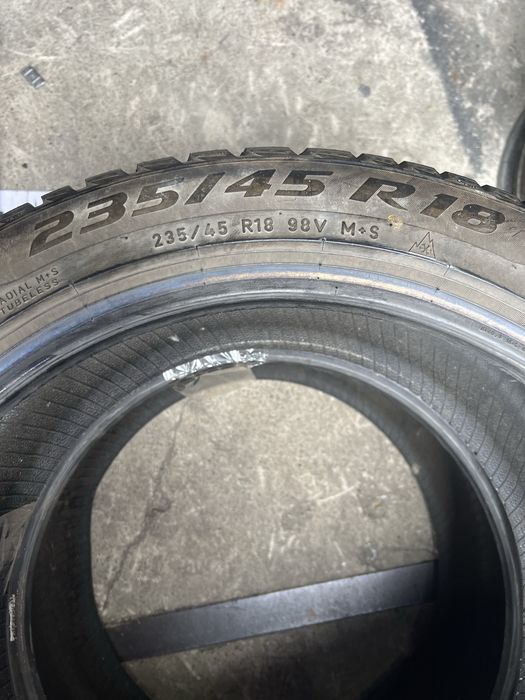 Шины 235/45 R18 Pirelli б/у зима пара 5,5мм ар.204177 R9