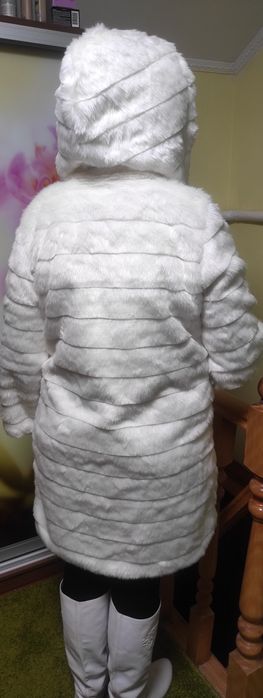 Белая шубка новая