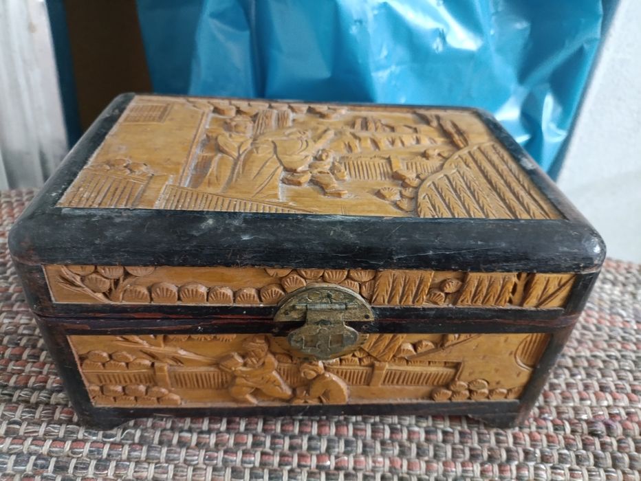 Guarda jóias em madeira trabalhada