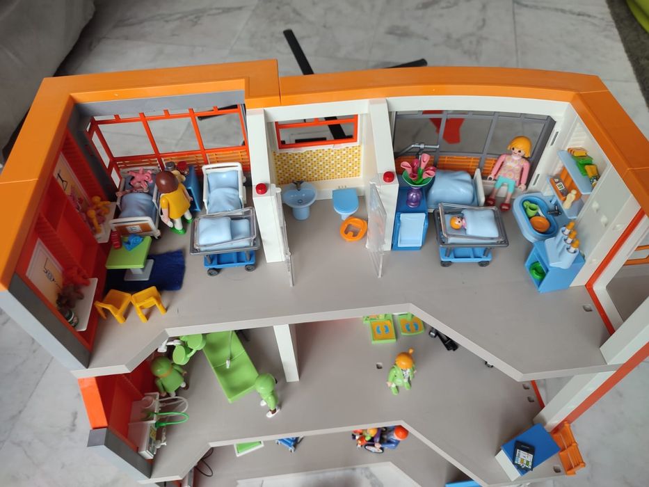 Szpital Dziecięcy Playmobil 6657 + Dodatkowe piętro 6443 + 8 zestawów