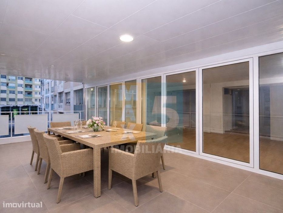 T3 remodelado com terraço - centro de Odivelas