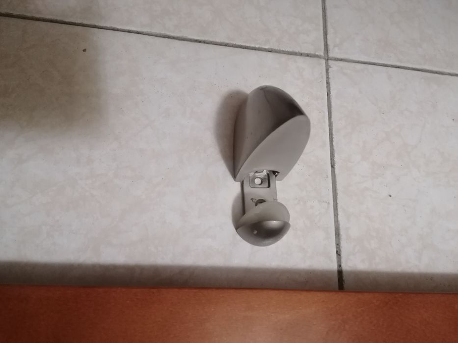 Parteleira de parede nova facil de aplicar e fácil de tirar para limpar
