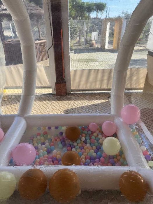 Insuflável Bubble House com trampolim