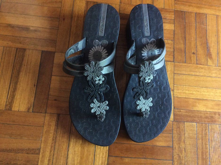 Vendo chinelos ipanema novos