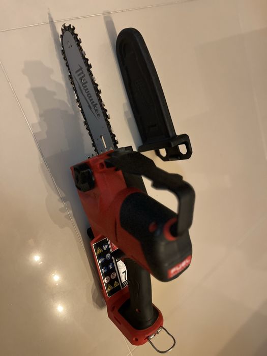 Motosserra milwaukee 18v como nova