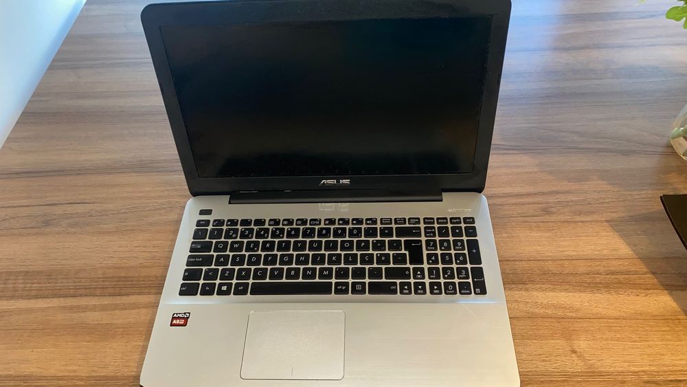 ASUS  Notebook  AMD A9-9420 F555BA-A9AR5PB1