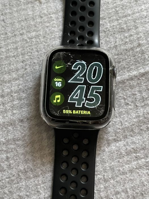 Apple watch serie 4 nike