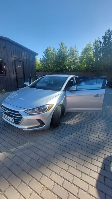 Hyundai Elantra 2018 рік.