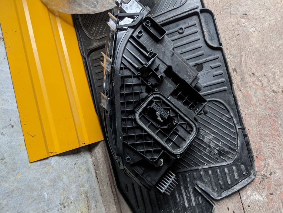 Продам оригінальну фара Mercedes-Benz CLA