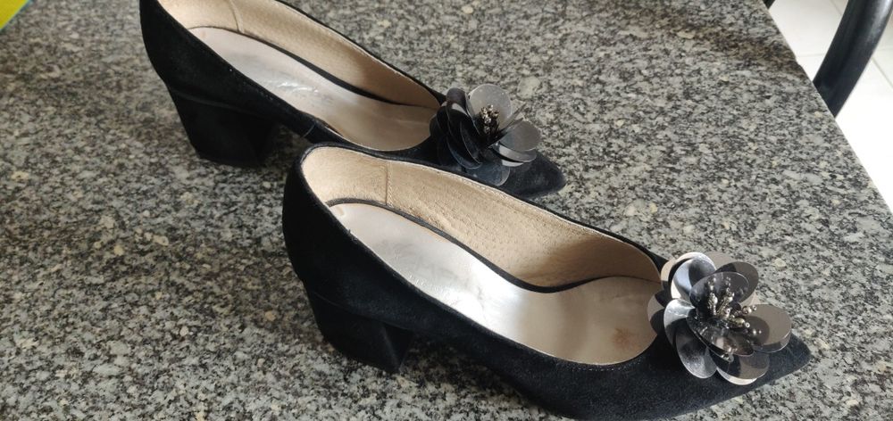 Sapatos de salto alto com tacão baixo pretos N°35 NOVOS