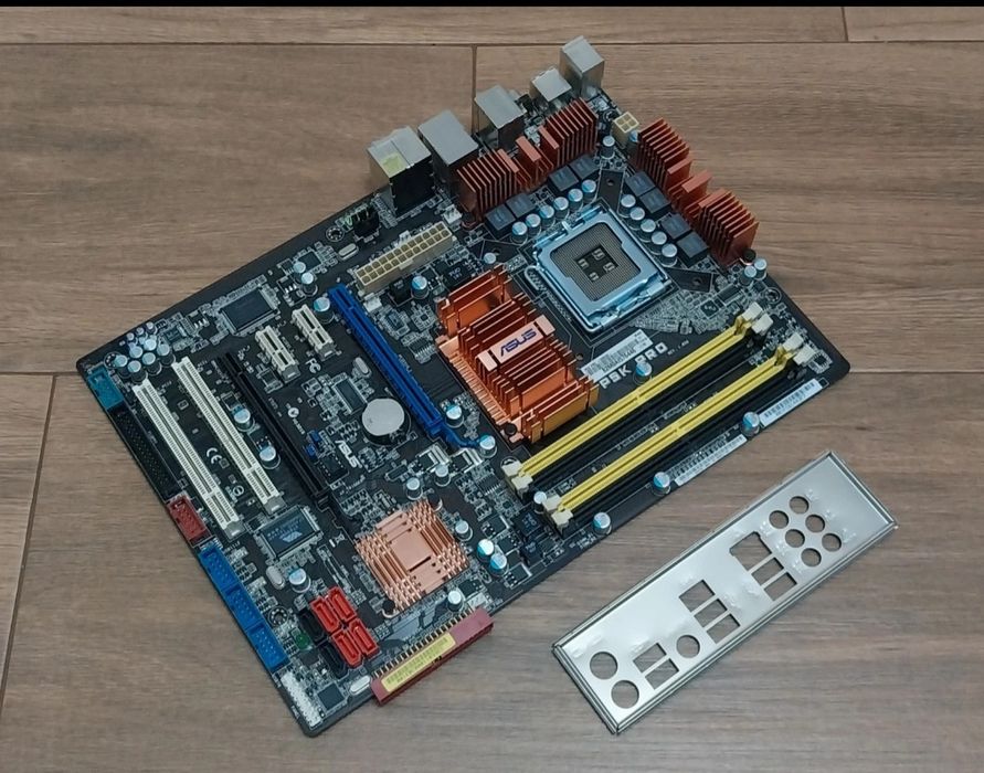 Motherboard Asus P5KPro para socket 775.