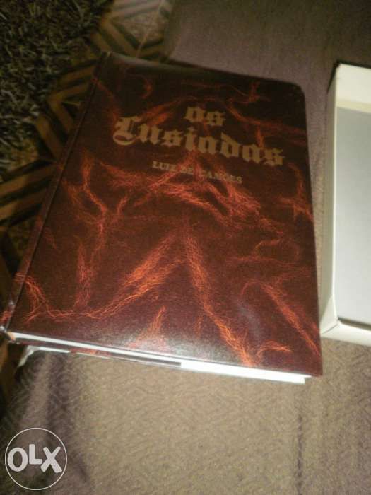 Vendo livro Os Lusíadas