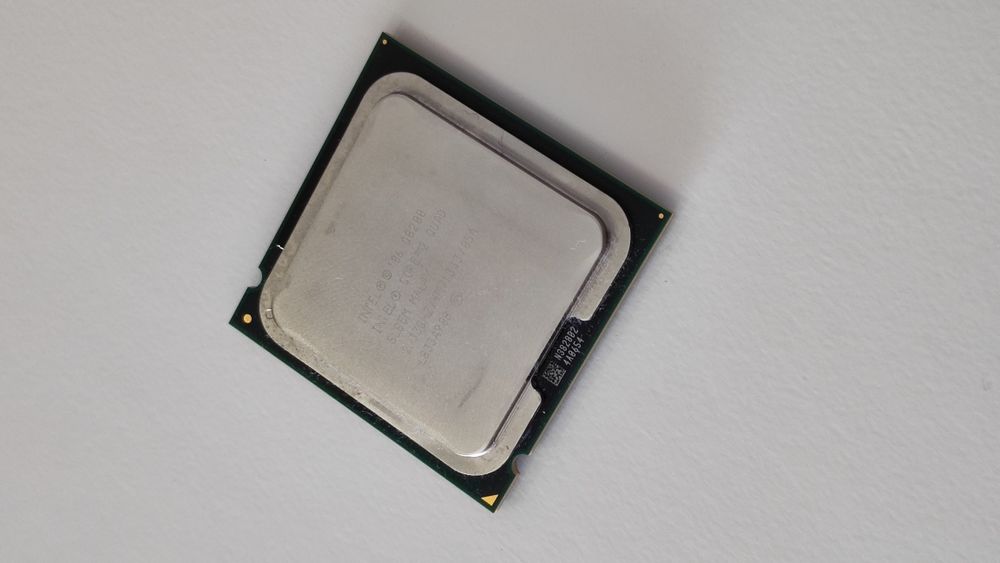 CPU Intel Core 2 Quad Q8200 2.33GHz  LGA775