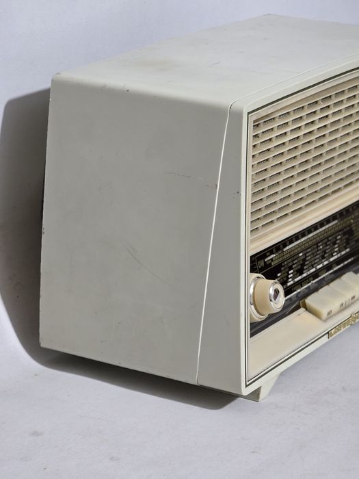 Rádio antigo reparado Loewe-Opta