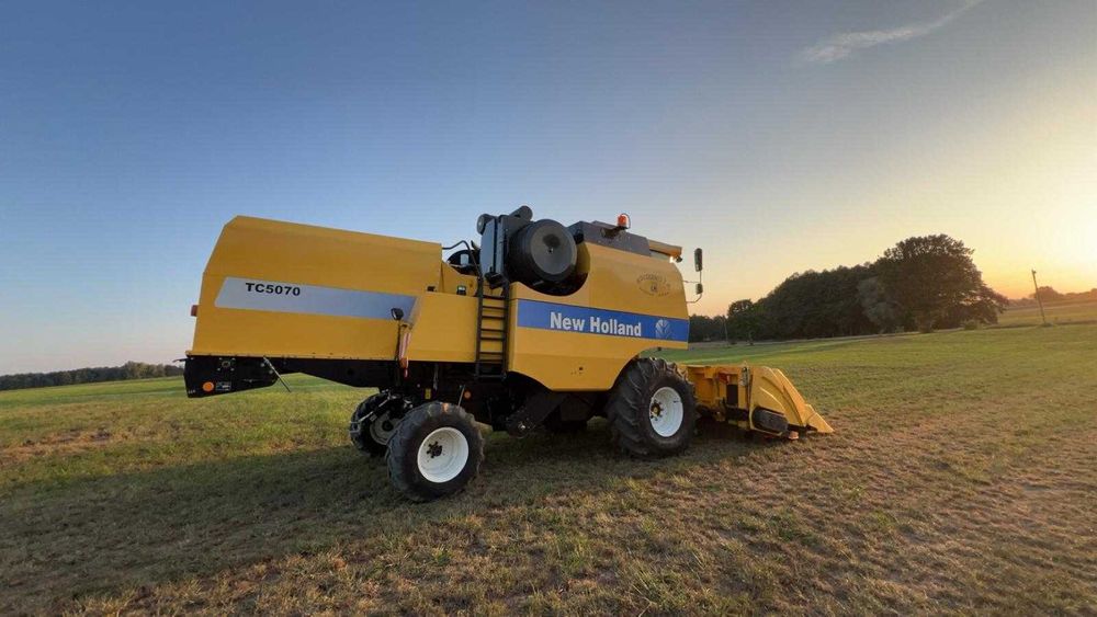 Kombajn zbożowy New Holland TC 5070