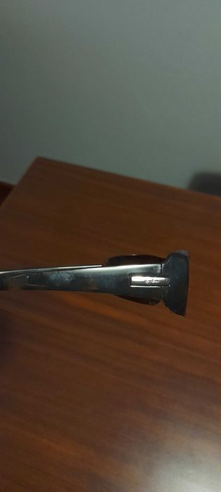 Óculos de sol Ray Ban nunca usados completos de garantia.