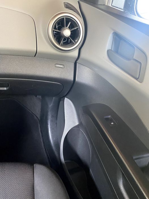 Carro citadino - Chevrolet Aveo LT Bi-Fuel 2013