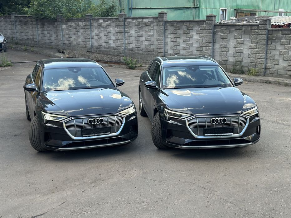 X7L Цвет Капот Бампер Фари Дверка Ауди Е трон Audi E Tron