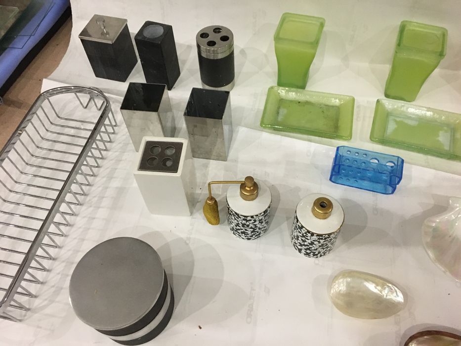 Acessorios casa banho wc (saboneteira escova dentes cotonetes etc)