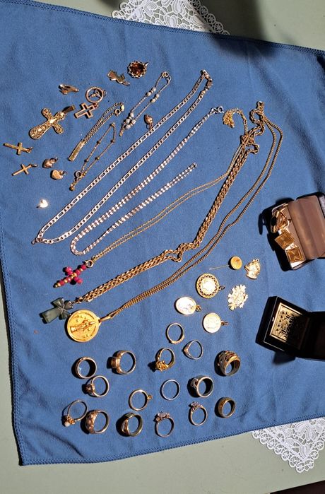 Diversas peças vintage Ouro.