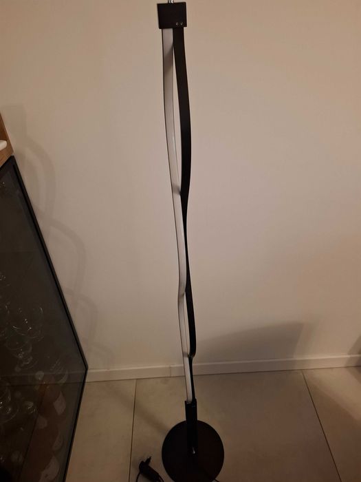 Lampa stojąca czarna led nowoczesna
