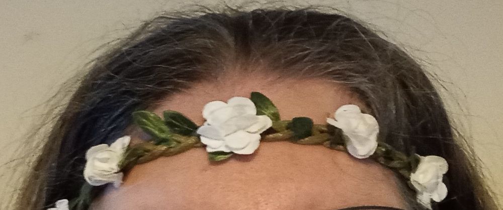 Colar branco de flores