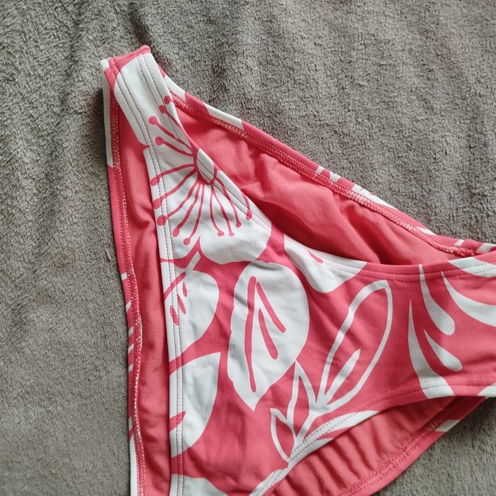 Majtki kąpielowe bikini 40