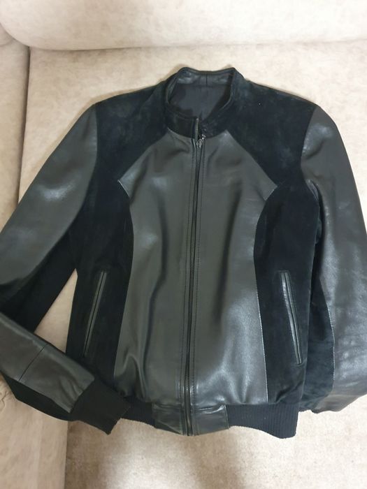 Жіночий шкіряний бомбер