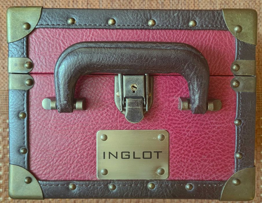 Inglot - kuferek na kosmetyki 17x22,5x17 cm, stan bdb