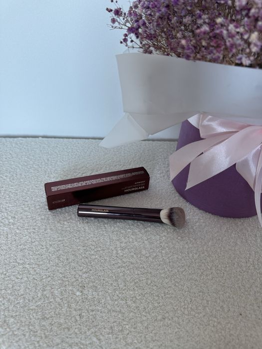 Браш кисть для макіяжу HOURGLASS