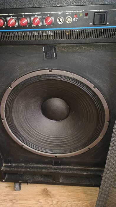 Wzmacniacz basowy combo Fender BASS300c BXR