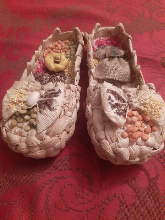 Міняю сувенірні лапті.