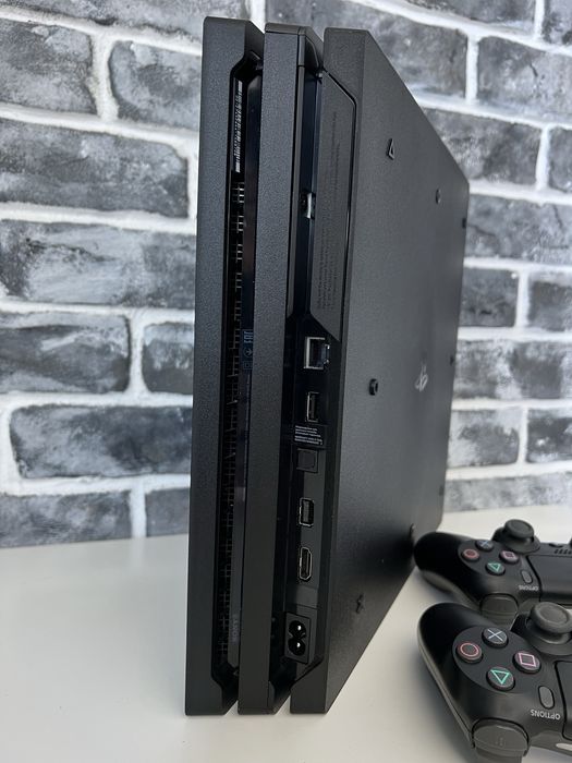 Ps4 pro 1 tb - 72 рев - 21 игра, 2 джойстика - как Новая