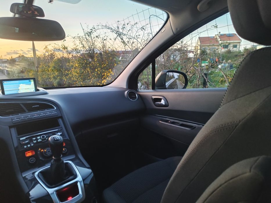 Peugeot 5008 1.6HDI 115CV - 7 Lugares