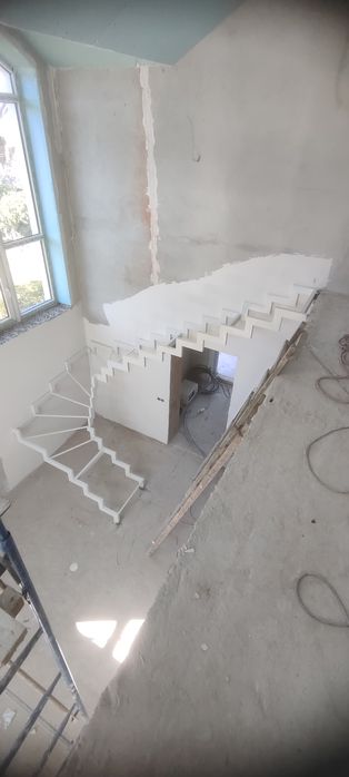 Сходи, каркас з металу