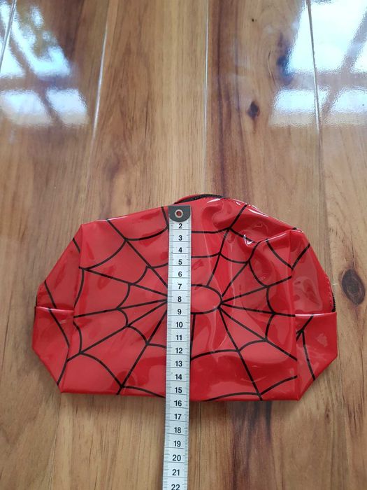 Kosmetyczka Marvel Spider-man Primark czerwona Spiderman piórnik