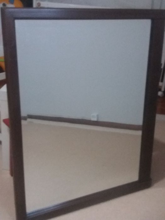 Espelho em madeira de castanho