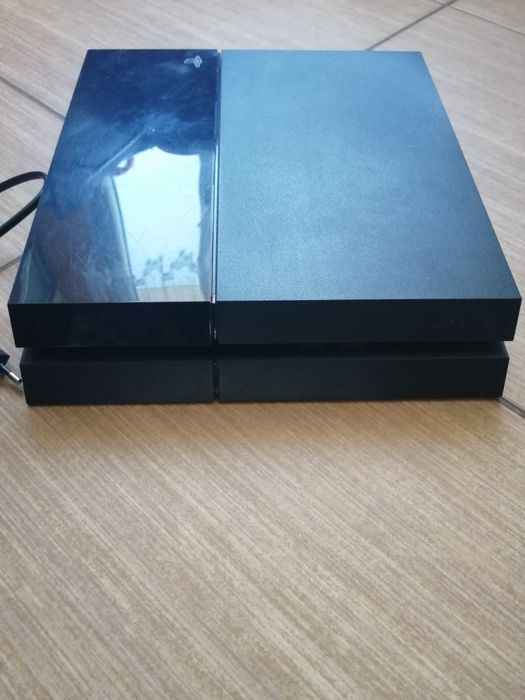 Konsola PlayStation 4. 500gb + gry, pad