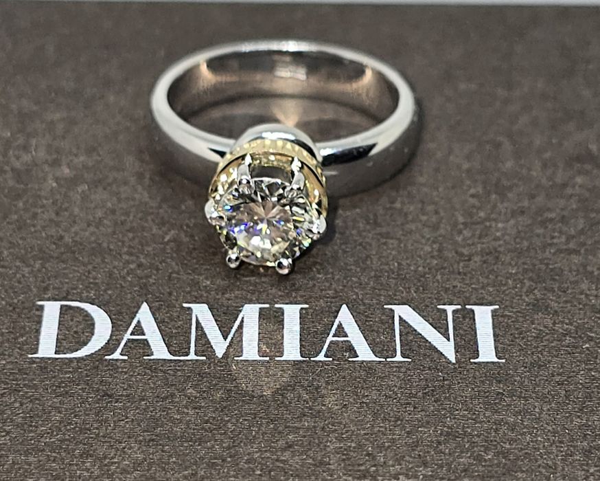Золота каблучка Damiani