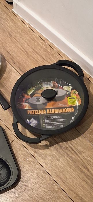 Patelnie i tacki i inne nowe i używane