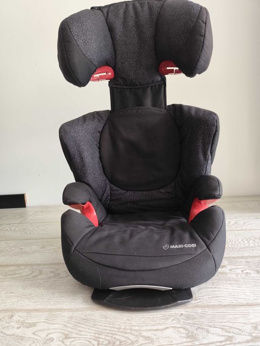 Fotelik samochodowy Maxi Cosi Rodi AirProtect 15-36 kg czarny czysty