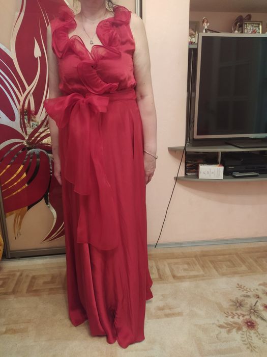 Гарна червона сукня