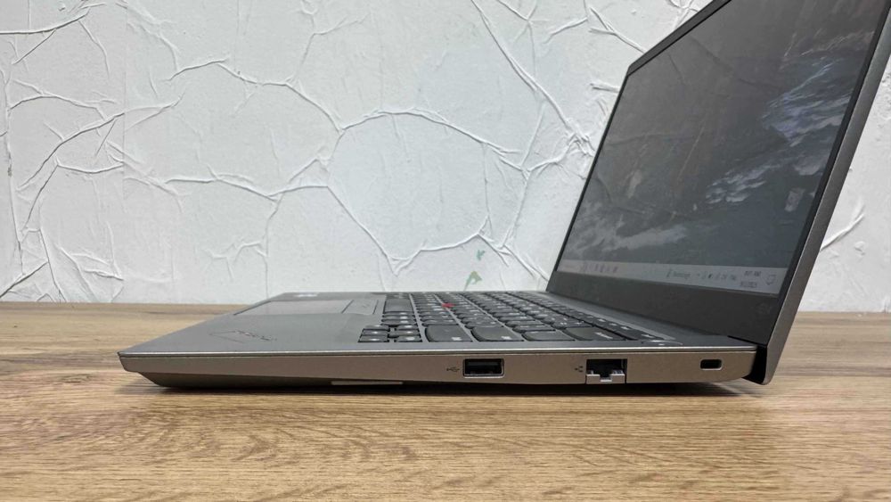 Lenovo ThinkPad E14 Gen 4 – i5-1235U, 16GB RAM, 256GB SSD