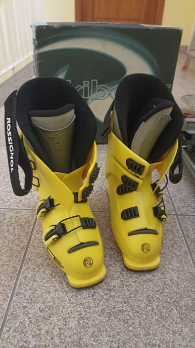 Equipamento de ski em ótimo estado