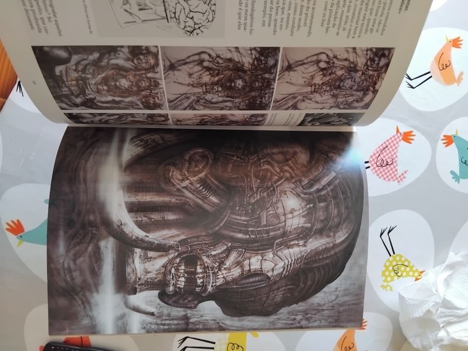 Livro HR Giger ARh+, da Taschen